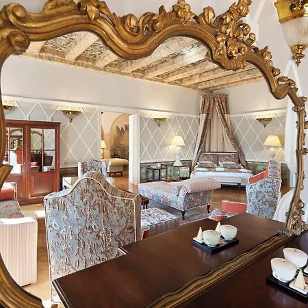 The Bonerowski Palace Boutique فندق