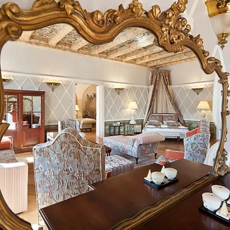 The Bonerowski Palace Boutique Отель