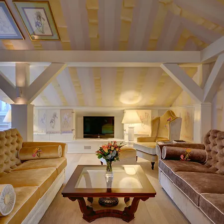 Отель The Bonerowski Palace Boutique